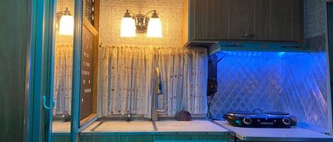 Fridge, stovetop, coffee/tea maker, toaster