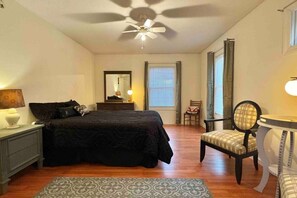 2 bedrooms, desk, WiFi, bed sheets