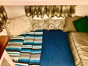 1 bedroom, desk, iron/ironing board, WiFi - 1967 Scotty Camper Cottage w/AC - Durham, NC (Durham)