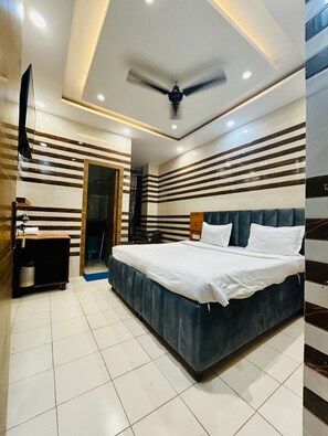 Bureau, espace de travail pour ordinateur portable