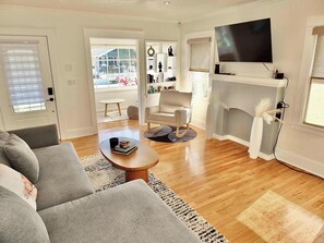 Télévision, jeux vidéo, espaces bureaux