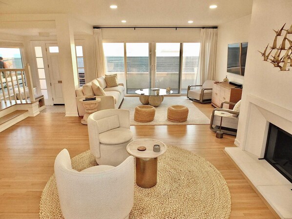 TV, fireplace, offices