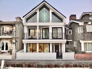 Exterior - Beachfront on the LB Peninsula (Long Beach)