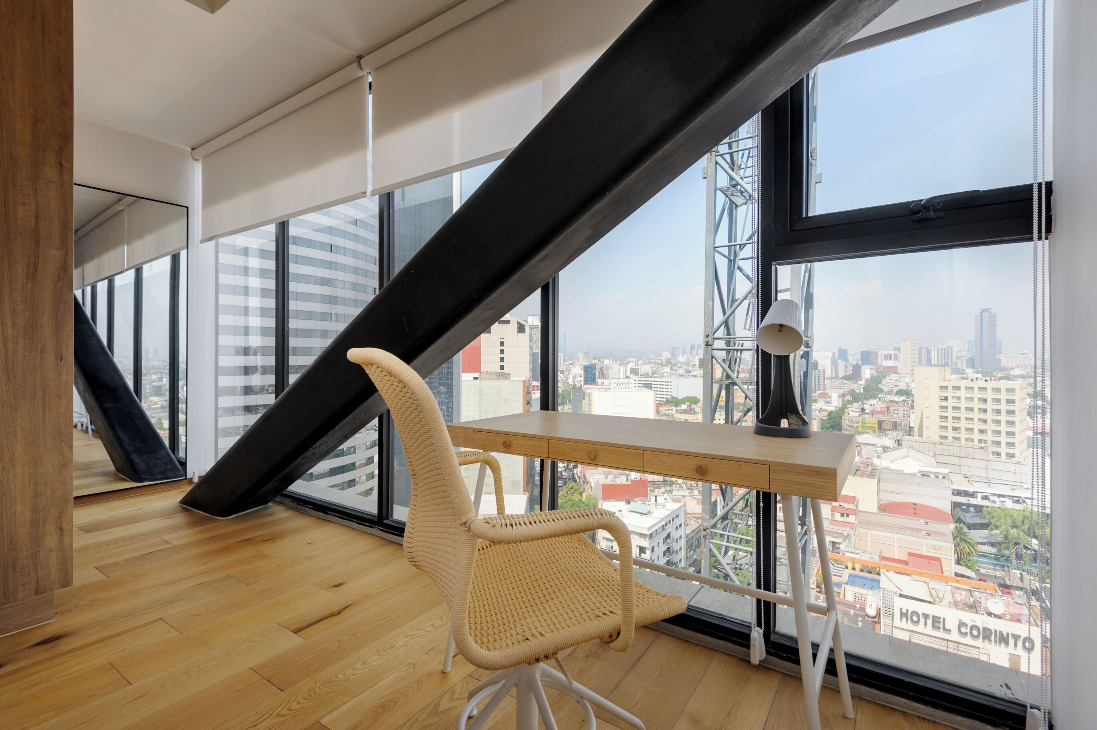 1 habitación, tabla de planchar con plancha y ropa de cama 