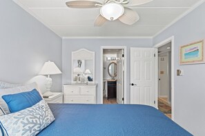 2 slaapkamers, een strijkplank/strijkijzer, internet, beddengoed