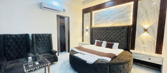 Spacious 5-Bedroom Homestay with Attached Washrooms, near Amritsar Airport.