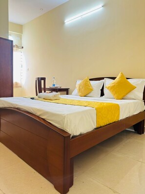 Room service – dining - S G R HOTEL & LODGE (Bengaluru)