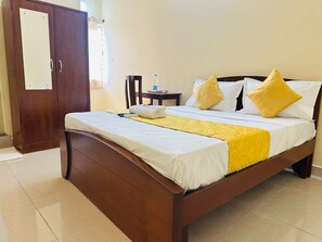 Room service – dining - S G R HOTEL & LODGE (Bengaluru)