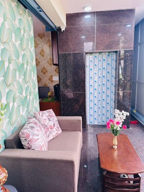 Room service – dining - S G R HOTEL & LODGE (Bengaluru)
