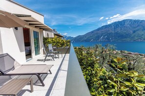 Suite junior, vistas al lago (DREAM) | Terraza o patio
