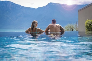 Indoor pool, outdoor pool - LLAC Living Nature Hotel (Limone sul Garda)