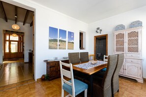 House | Dining - Holiday Home Near Maria de la Salut Town (Maria de la Salut)
