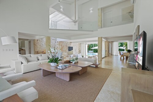 Spacious 7-bedroom house with pool and hot tub in Casa de Campo