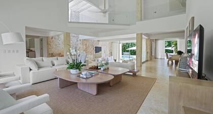 Spacious 7-bedroom house with pool and hot tub in Casa de Campo
