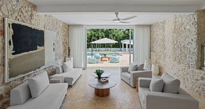 Spacious 7-bedroom house with pool and hot tub in Casa de Campo