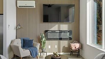 Televisie en een open haard