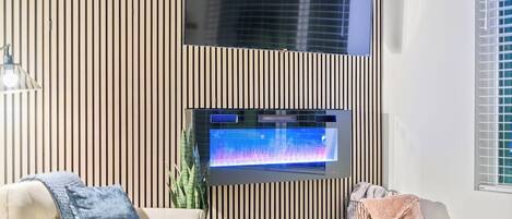 TV, fireplace