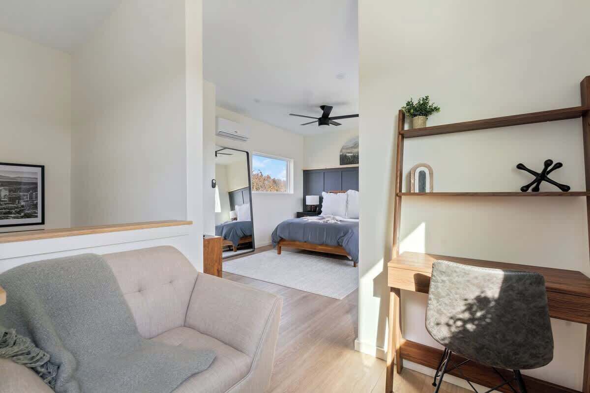 2 bedrooms, desk, iron/ironing board, free WiFi