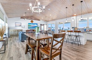 Dining - Dragonfly Shores - Beach View, Pet Friendly, Beach Gear Credit Included! (St George Island)