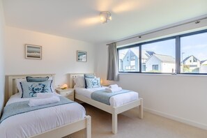 3 bedrooms, travel crib, free WiFi, bed sheets