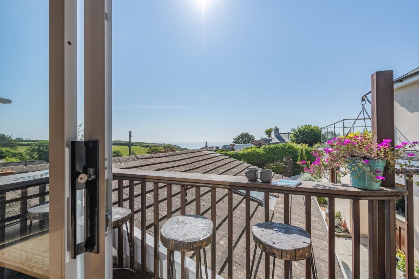 المنطقة المحيطة بالمنشأة