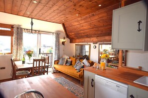 TV, fireplace - 3 Bed in East Prawle (oc-t30117) (East Prawle)
