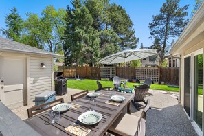 Outdoor dining