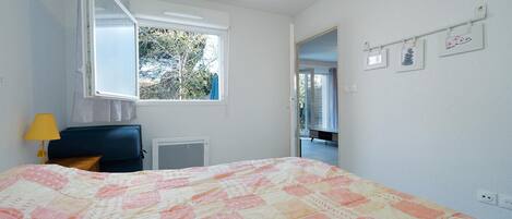 3 bedrooms, iron/ironing board