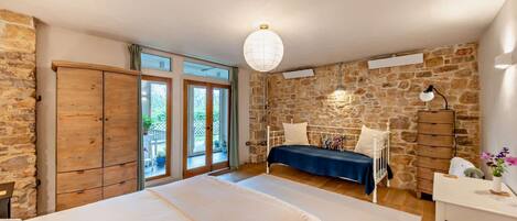 3 bedrooms, free WiFi, bed sheets