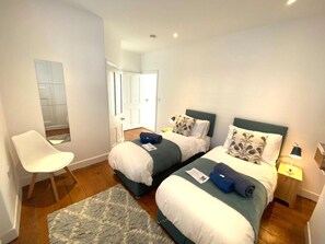 2 bedrooms, free WiFi, bed sheets - 2 Bed in Appledore (oc-w29254) (Appledore)