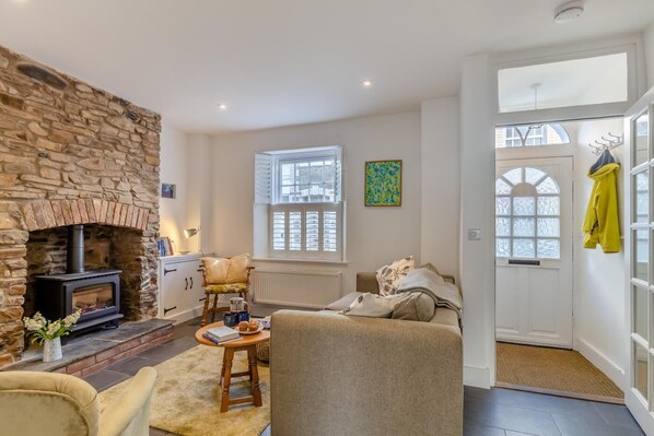 TV - 2 Bed in Appledore (oc-w29254) (Appledore)