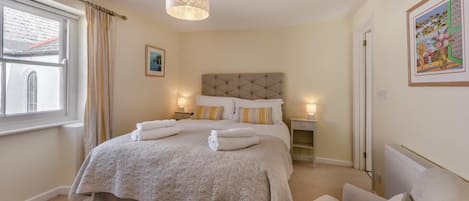 3 habitaciones, cuna de viaje, wifi gratis y ropa de cama