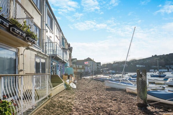 Property grounds - 1 Bed in Teignmouth (oc-s30458) (Teignmouth)
