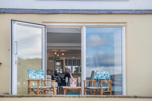 Outdoor dining - 1 Bed in Teignmouth (oc-s30458) (Teignmouth)