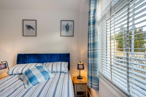 1 bedroom, iron/ironing board, free WiFi, bed sheets - 1 Bed in Teignmouth (oc-s30458) (Teignmouth)