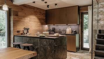 KylskÄp, mikrovÄgsugn, ugn och spishÀll