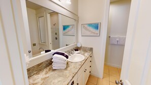Towels - Cindie's Song: Pet Friendly Home w/ Golf Cart and Community Pool in Ravens Run (Miramar Beach)