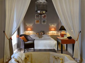 6 bedrooms, WiFi, bed sheets