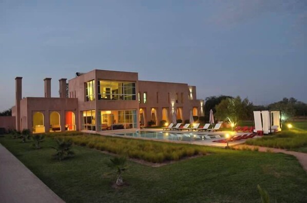Indoor pool - Villa Sylana 2 Pools Tennis Court Hammam (Marrakesh)