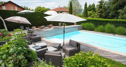 Villa en bord de lac, avec piscine privée et ponton