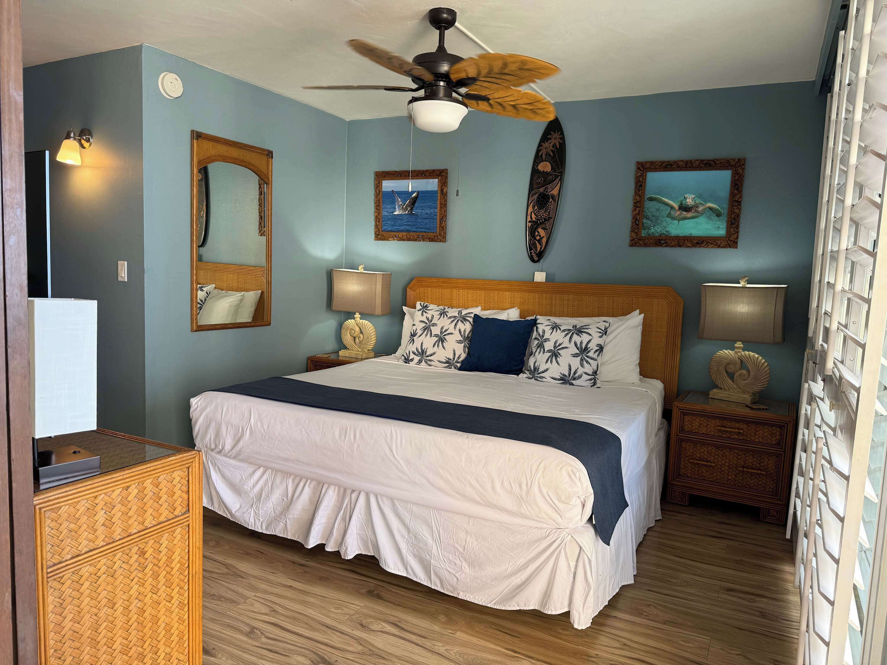 2 bedrooms, desk, iron/ironing board, WiFi