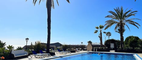 屋外プール、温水プール