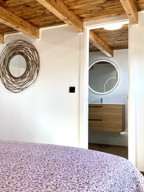 3 bedrooms, iron/ironing board, travel crib, free WiFi - STONE VILLA (Chayofa)