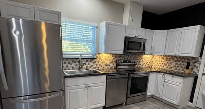 Spacious 6-bedroom 6-Bathroom Near Med Center Houston. Sleeps 12