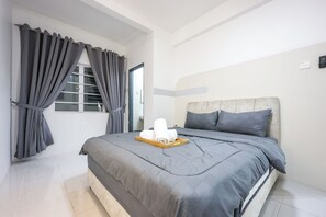 3 bedrooms, iron/ironing board, WiFi, bed sheets