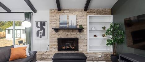 TV, fireplace