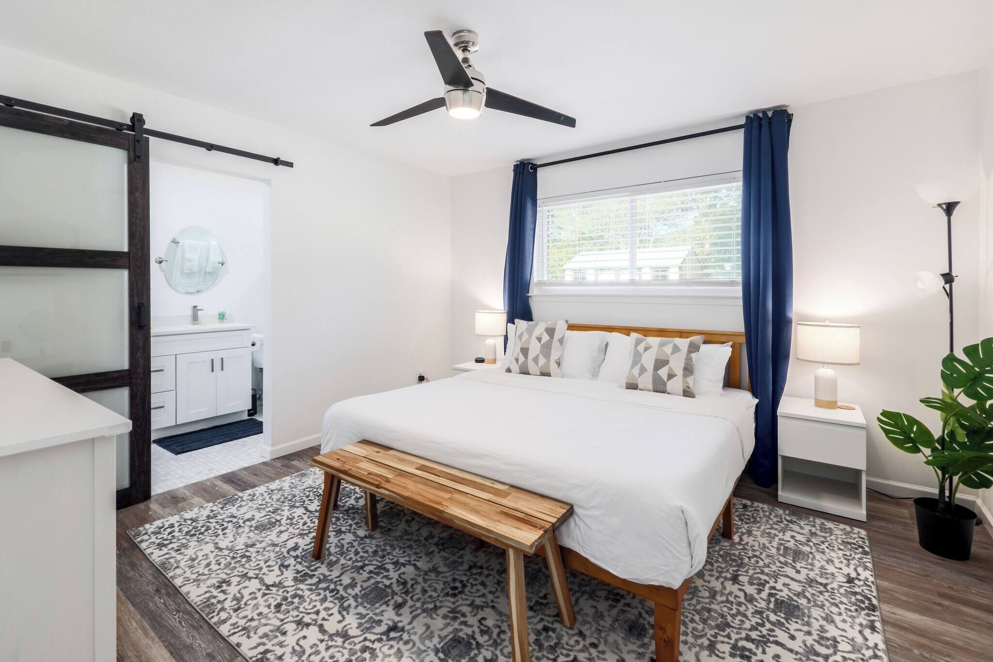 3 makuuhuonetta, silitysrauta/-lauta, ilmainen Wi-Fi