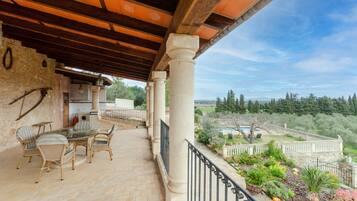 Apartment | Outdoor dining