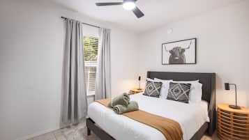 2 bedrooms, iron/ironing board, WiFi (free)