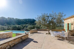 Outdoor dining - Charming Villa With Private Pool (Sineu)